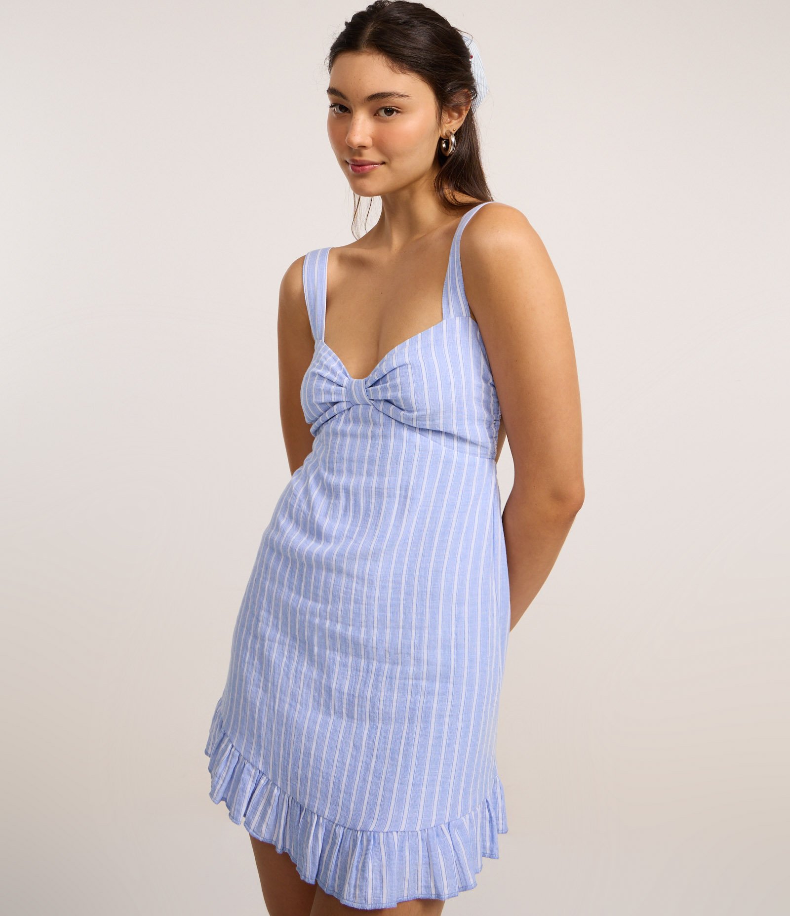 Vestido Curto com Listras Finas e Decote Coração Azul 1