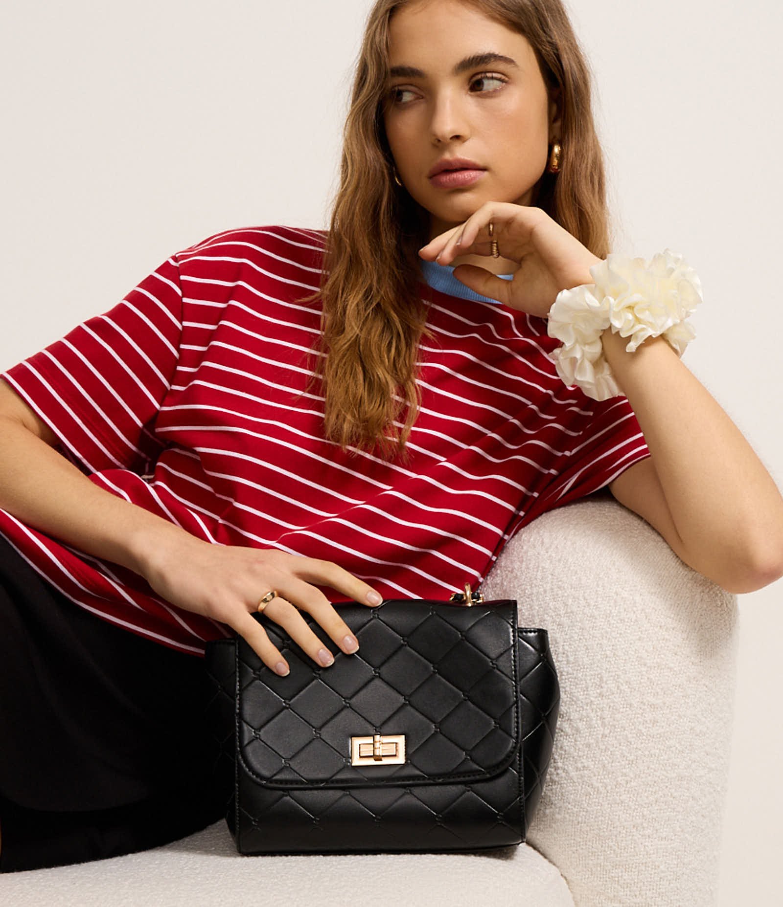 Camiseta Listrada em Malhão com Gola Contrastante Vermelho 1