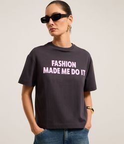 Camiseta T-Shirt com Lettering Fashion Made Me Do It