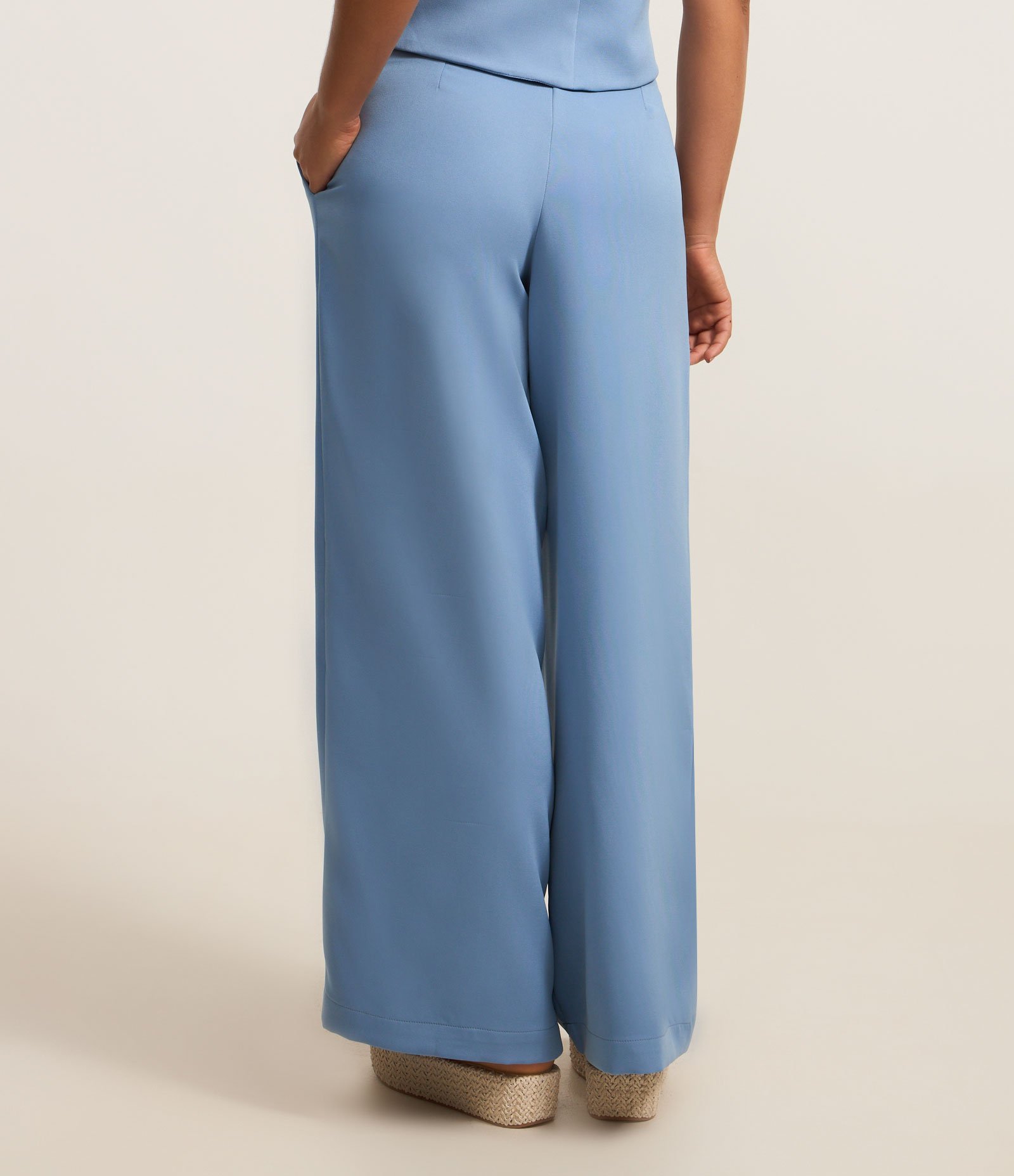Calça Reta com Cintura Baixa em Alfaiataria Azul 3