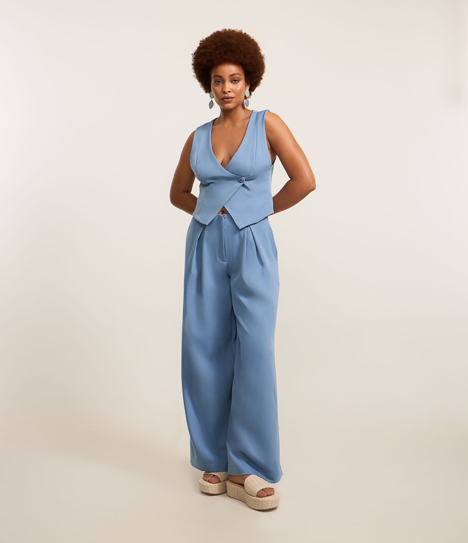 Colete Curto em Alfaiataria com Fechamento Sobreposto Azul 4