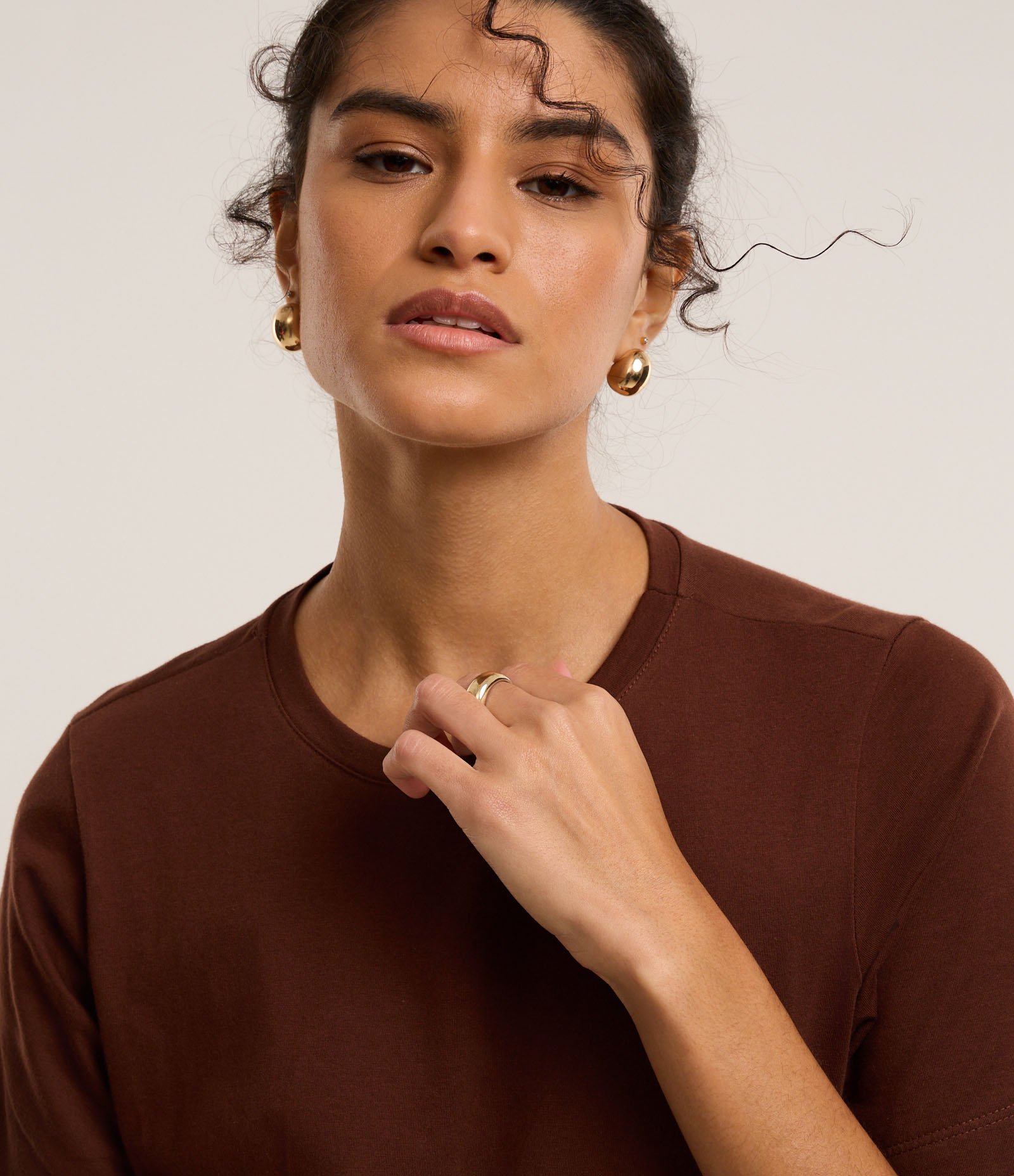 Camiseta Básica em Cotton com Gola Redonda Marrom 3