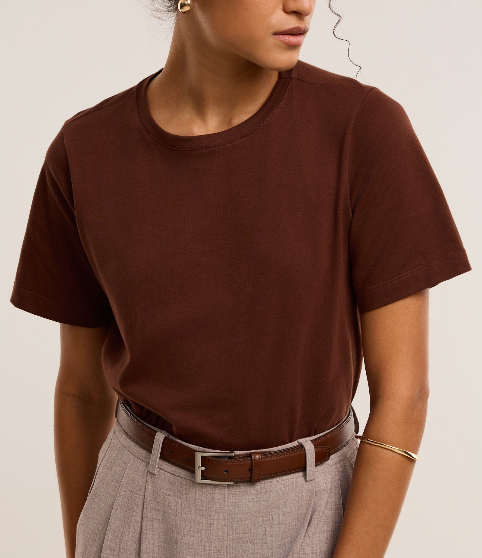 Camiseta Básica em Cotton com Gola Redonda Marrom 4