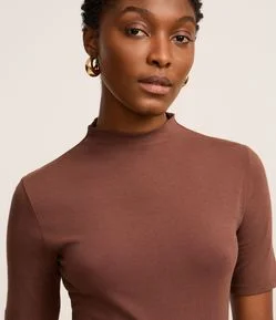 Blusa Básica Ajustada em Algodão com Golinha alta