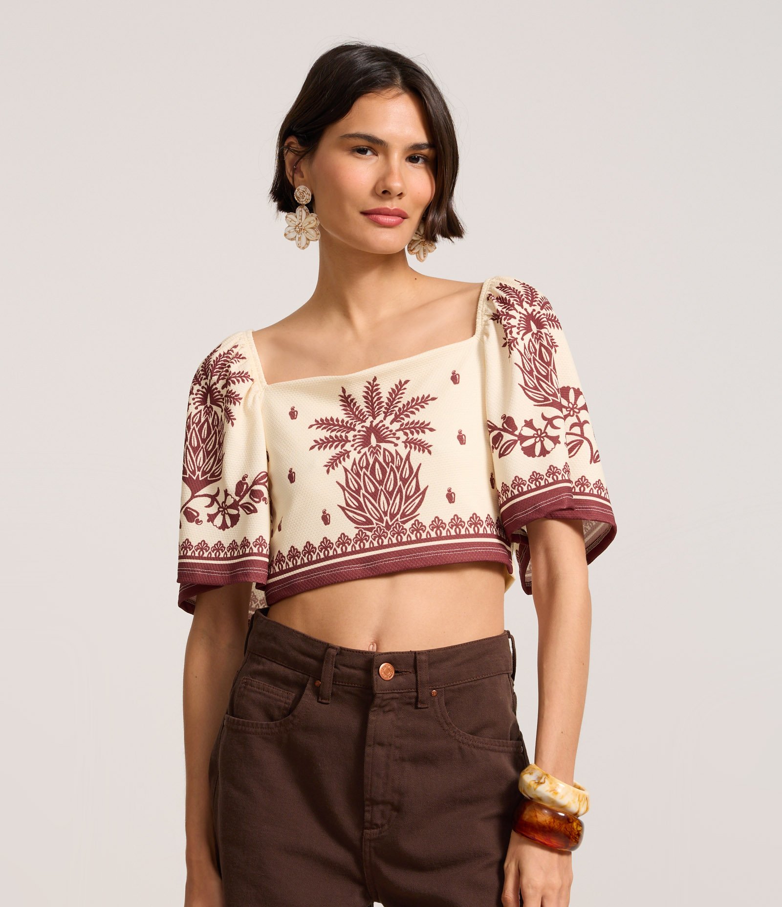 Blusa Cropped Texturizada com Estampa Tropical Bege 3