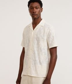 Camisa Comfort em Algodão com Bordado Floral e Texturizada