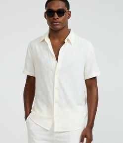 Camisa Regular em Viscose com Textura de Losangos