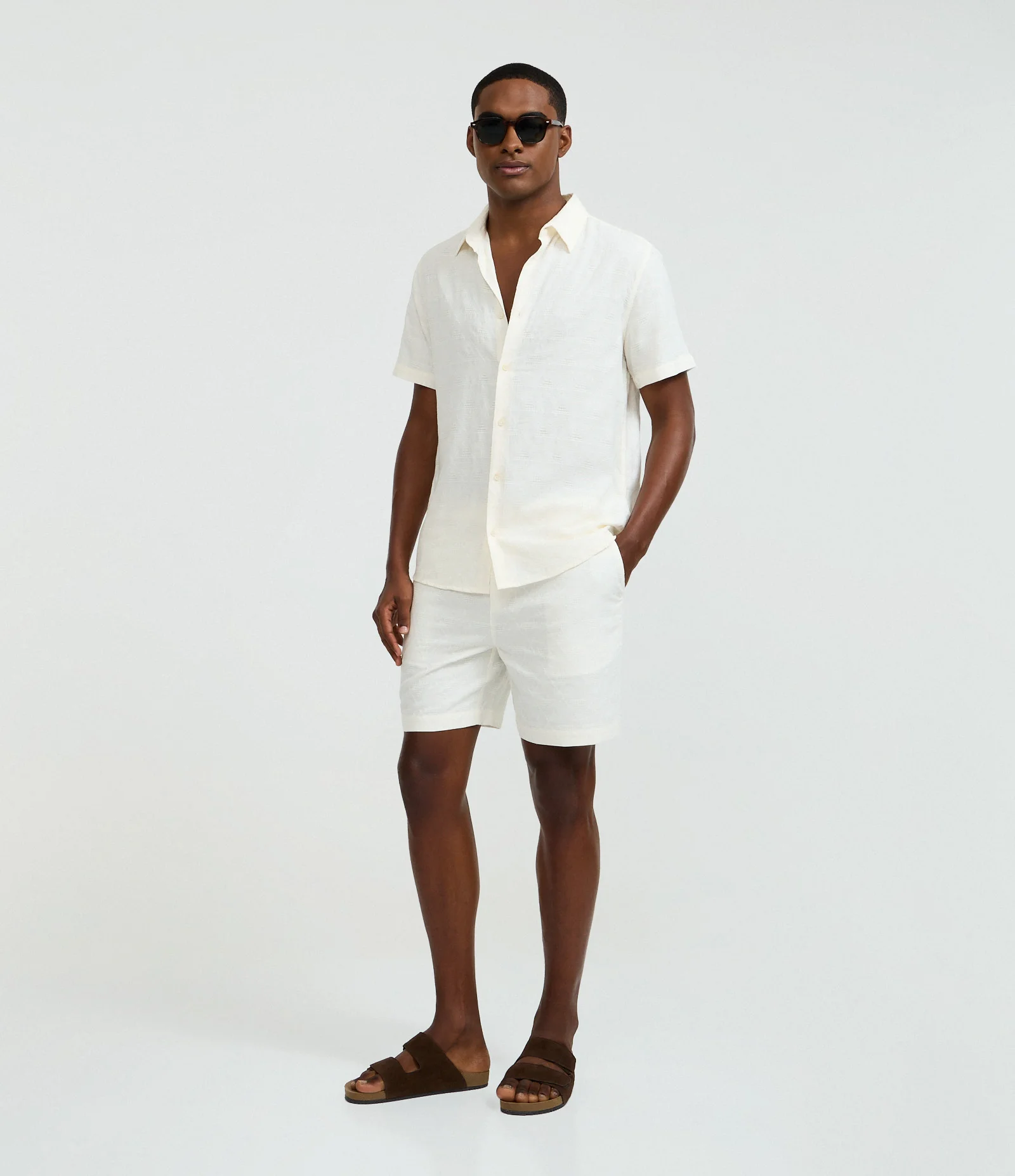 Bermuda Masculina em Algodão Texturizada Off White 1