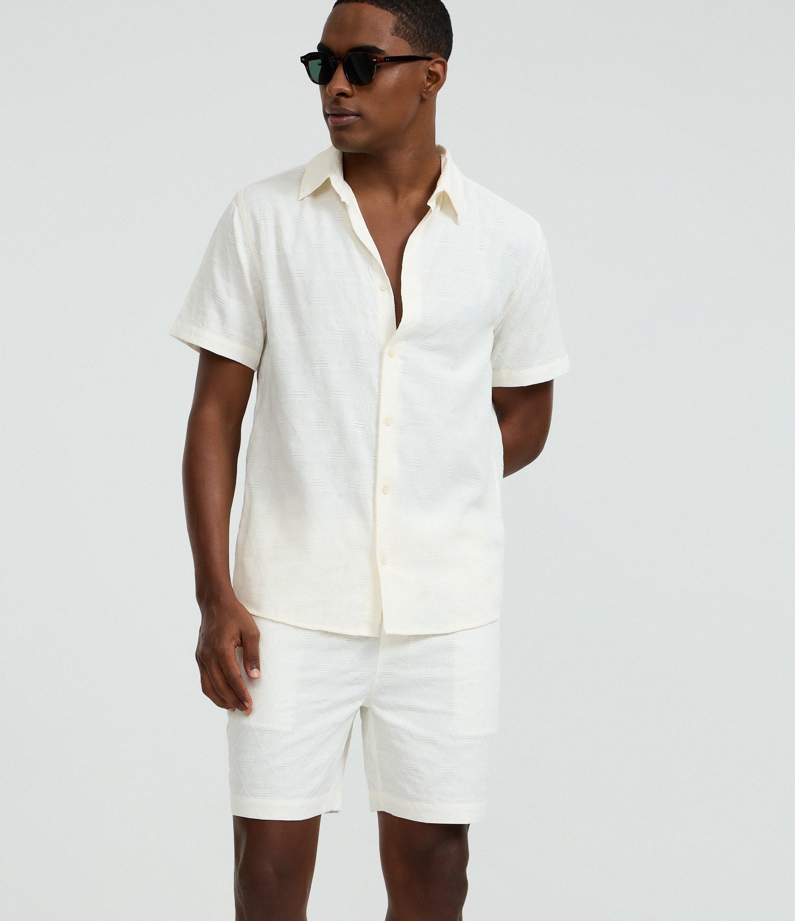 Bermuda Masculina em Algodão Texturizada Off White 5