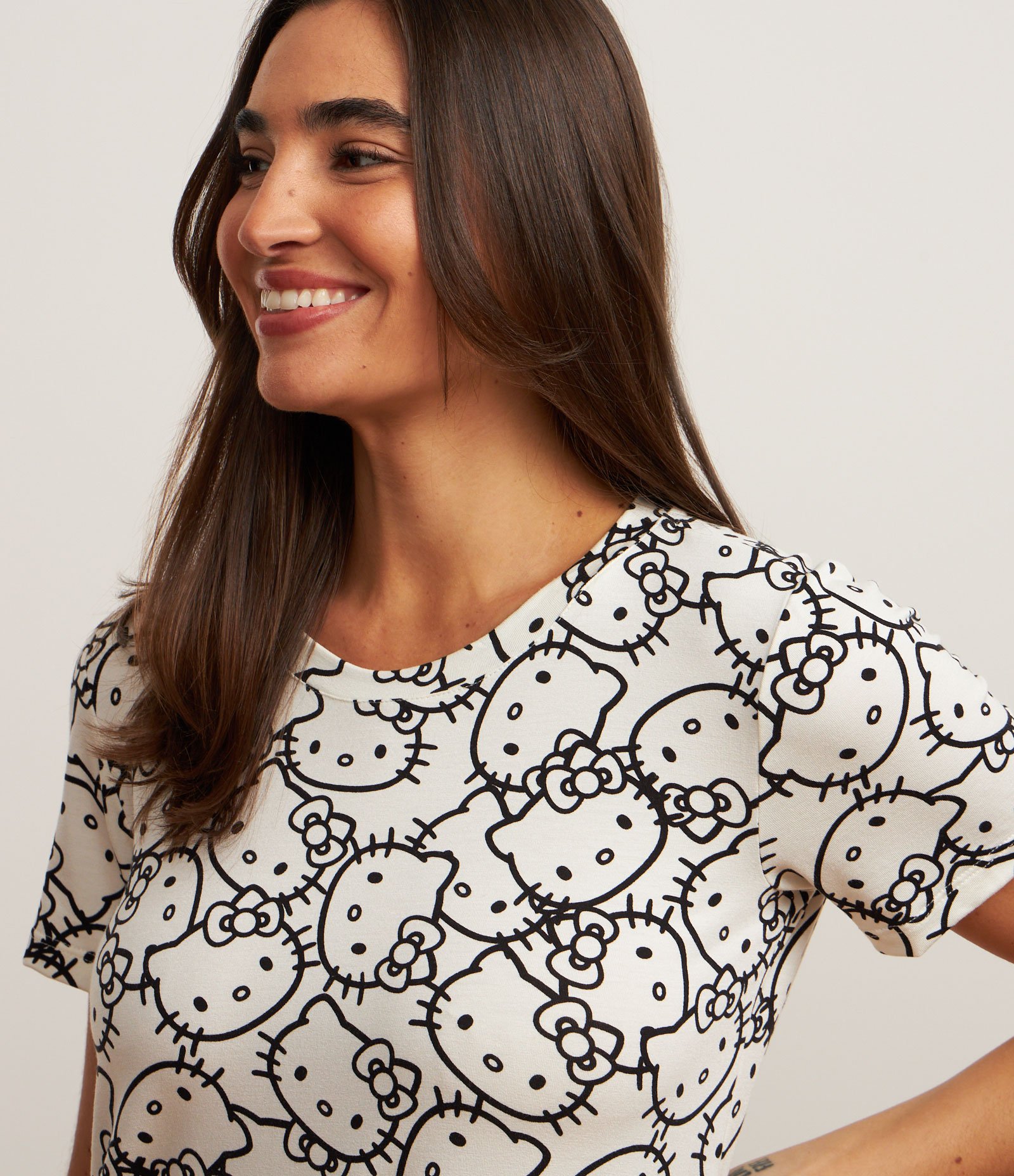 Pijama Short Doll em Viscose com Estampa Hello Kitty Bicolor Preto/Branco 2