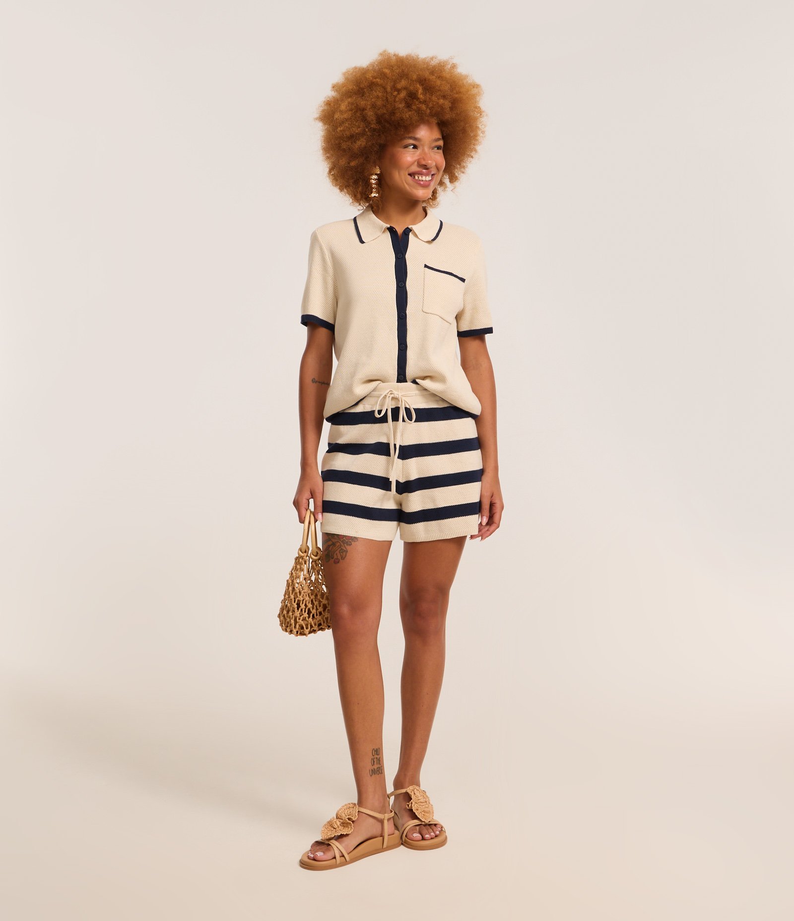 Short Listrado em Tricô com Efeito Crochê Preto/Bege 1