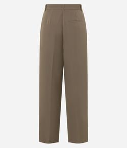 Calça Pantalona com Corte Alfaiatado e Pregas