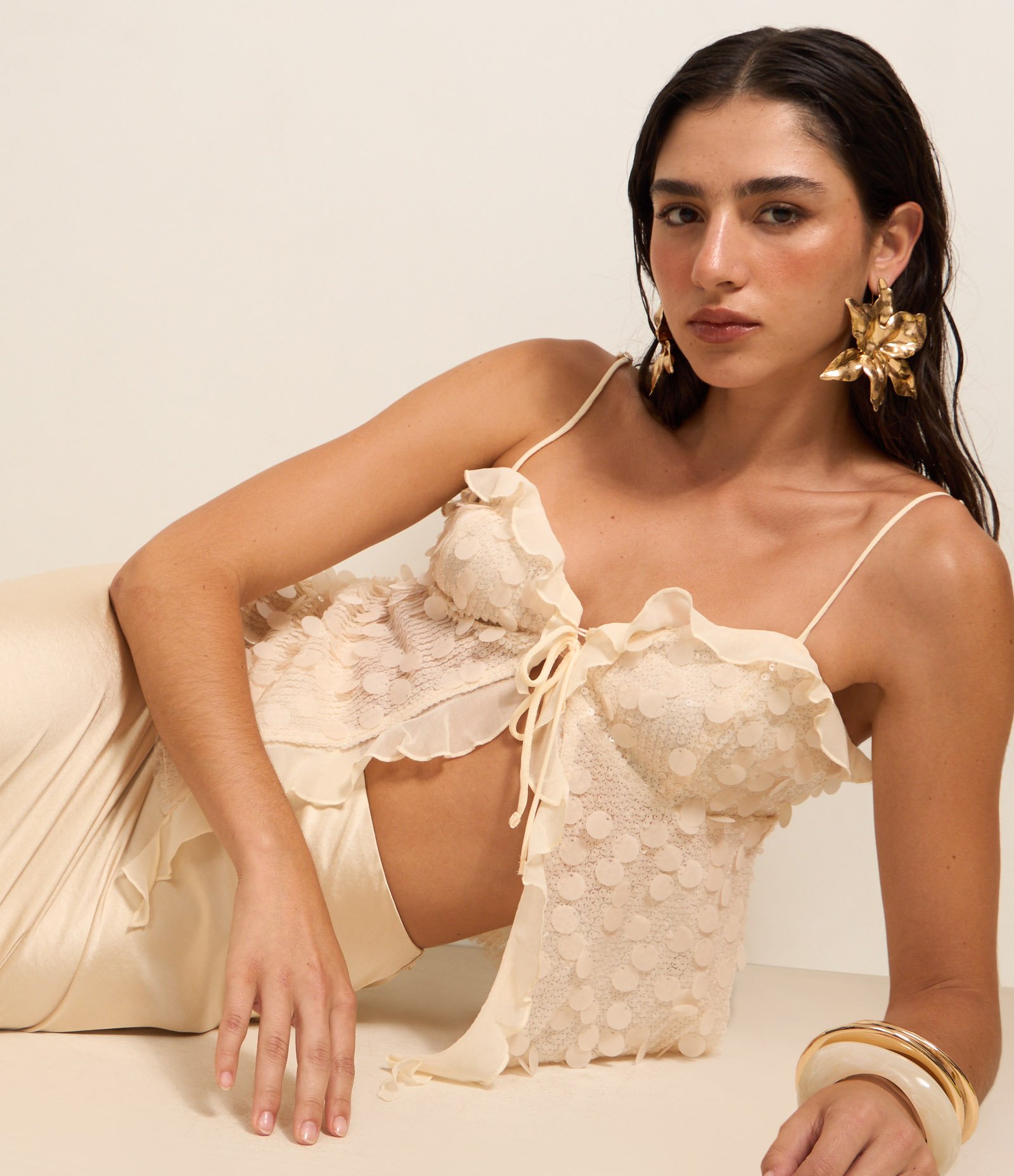 Blusa em Malha de Paetês com Decote Coração e Babados de Chiffon Off White 2