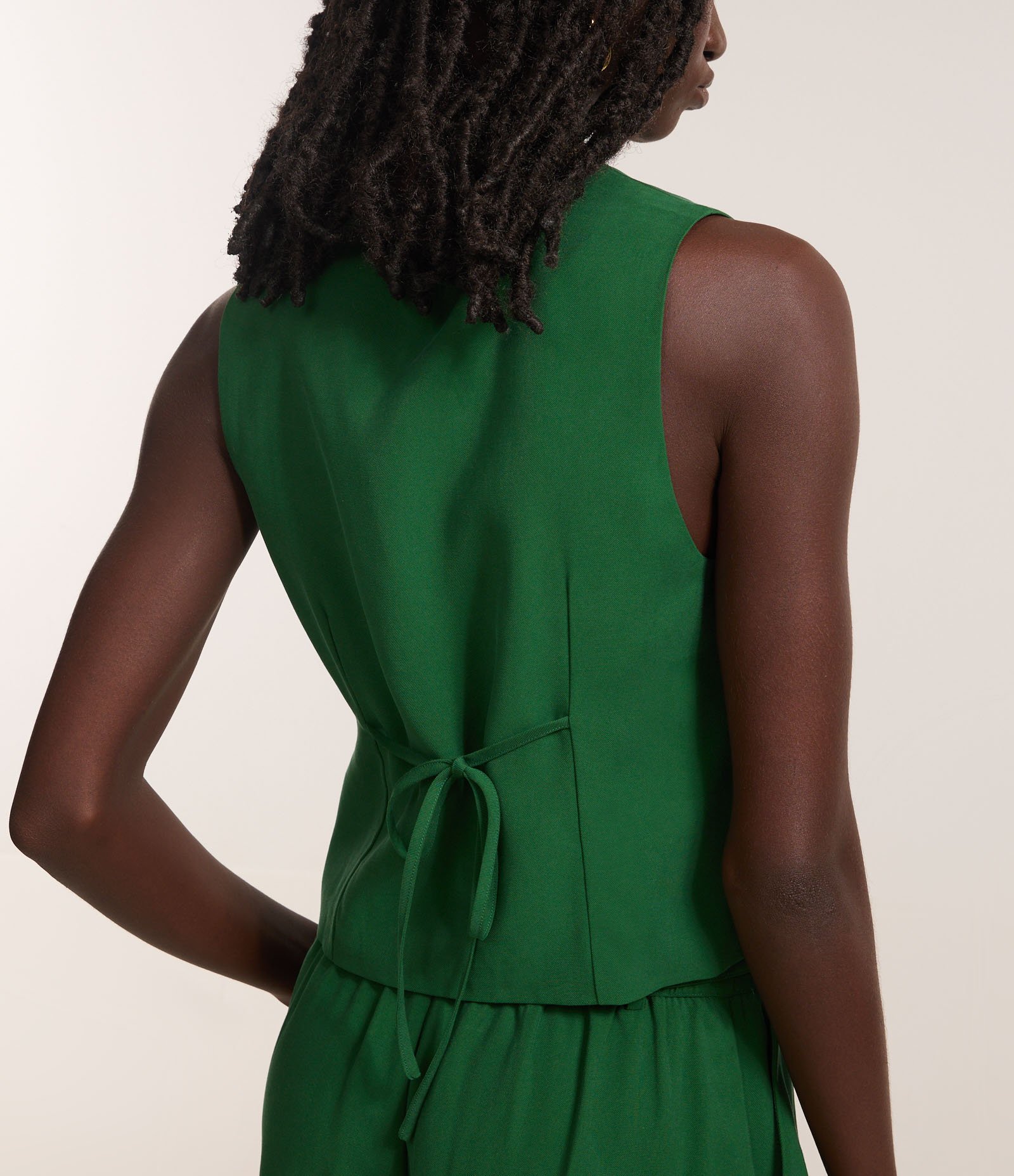 Colete Curto Alfaiatado com Amarração nas Costas e Transpasse Frontal Verde 4