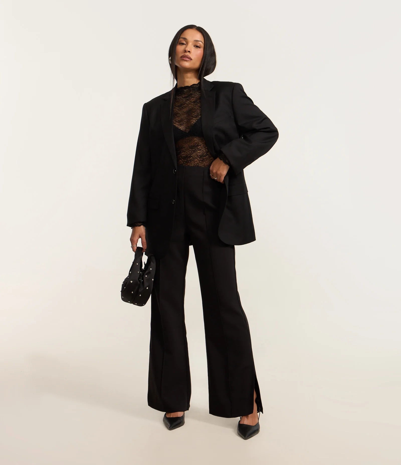 Calça Flare em Viscose com Abertura na Barra e Alfaiatada Preto 1