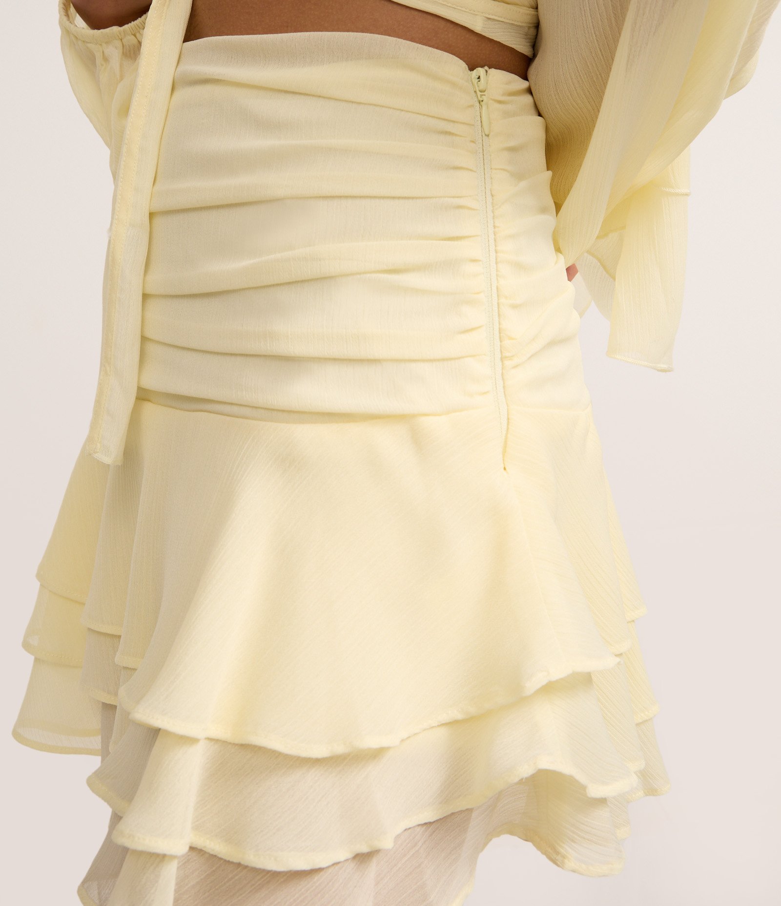 Saia Godê Curta em Chiffon com Franzidos e Babados Amarelo 3
