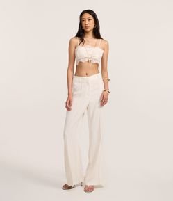 Calça Flare Alfaiatada com Frisos