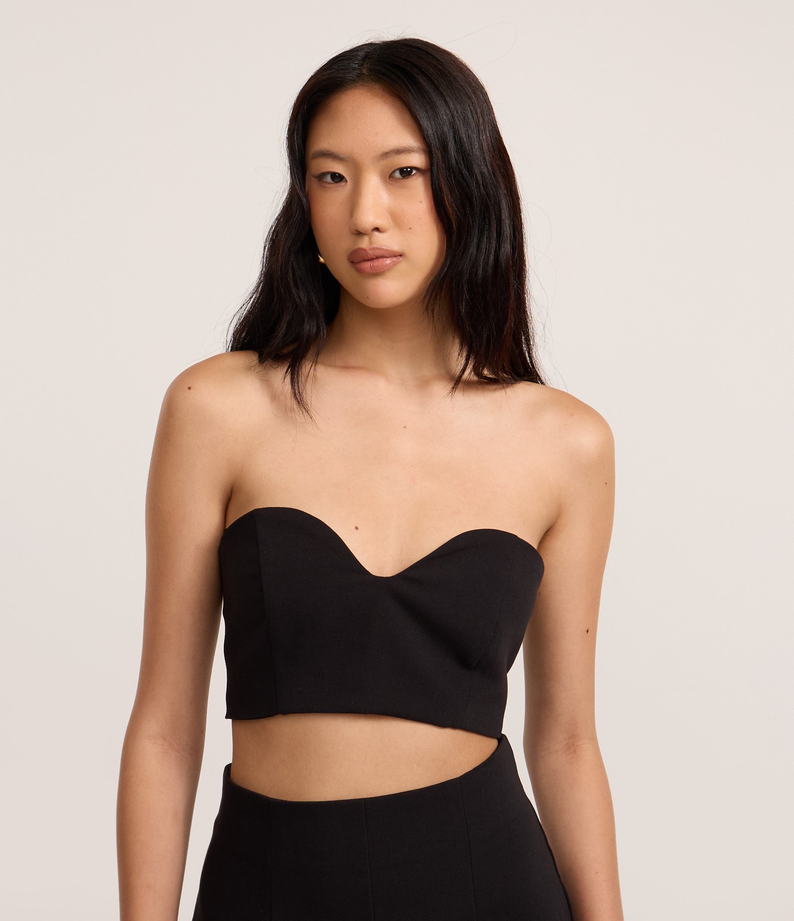 Blusa Super Cropped em Alfaiataria com Decote Coração Preto 1