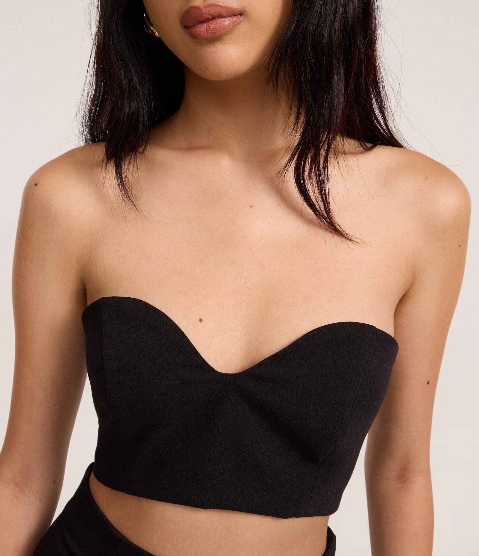 Blusa Super Cropped em Alfaiataria com Decote Coração Preto 3