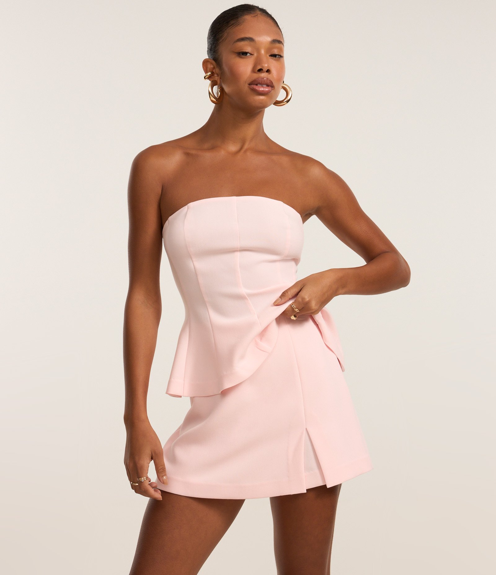 Short Saia Alfaiataria com Fendinha na Barra Rosa 2