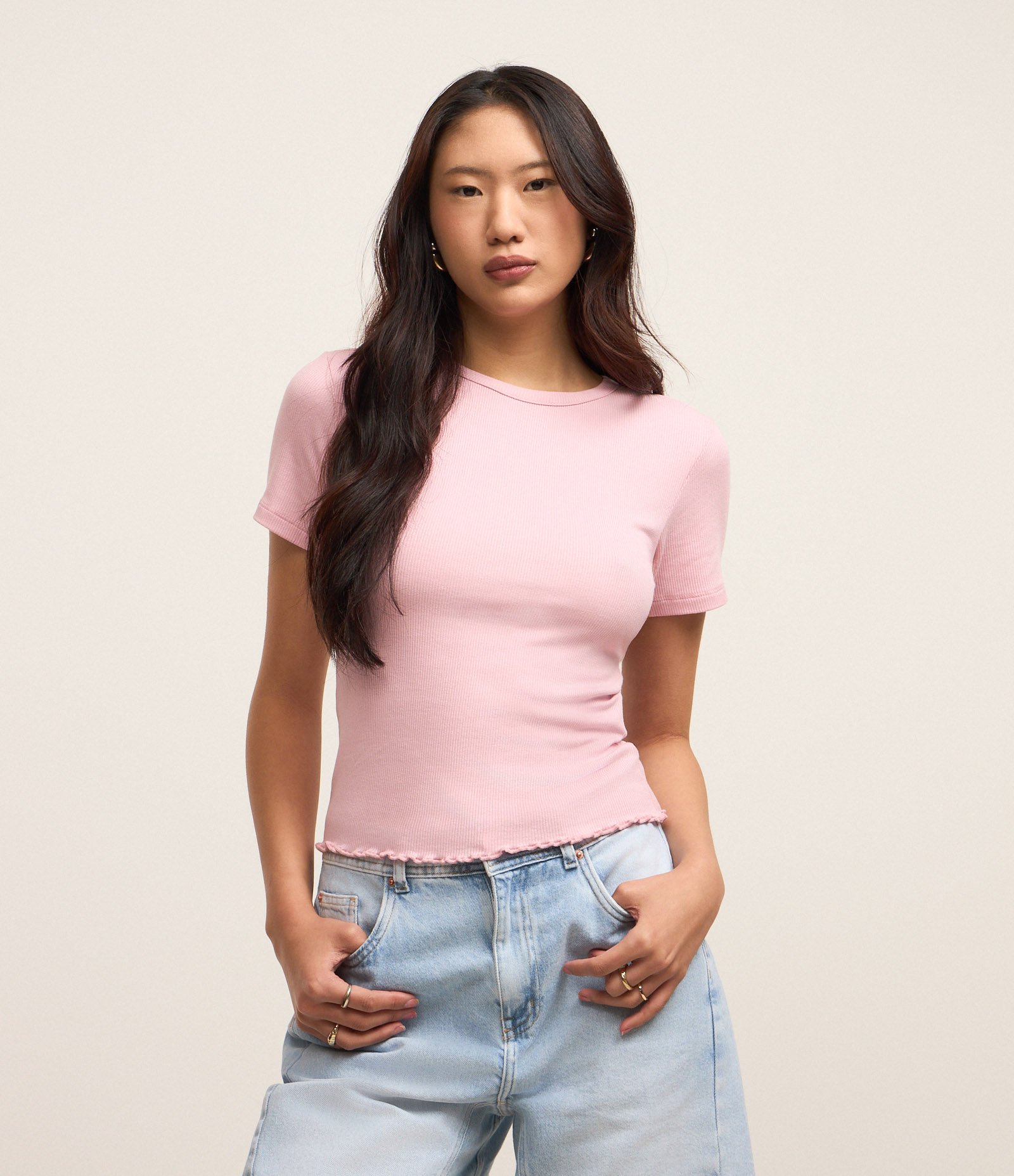 Blusa Básica Texturizada em Viscose com Acabamento Frufru Rosa 1