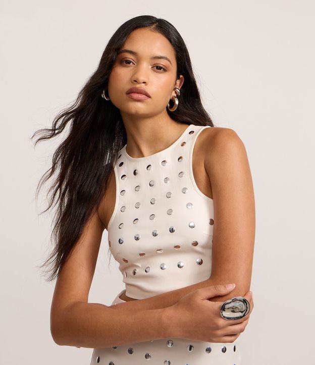 Blusa Cropped em Bengaline com Tachas Metalizadas