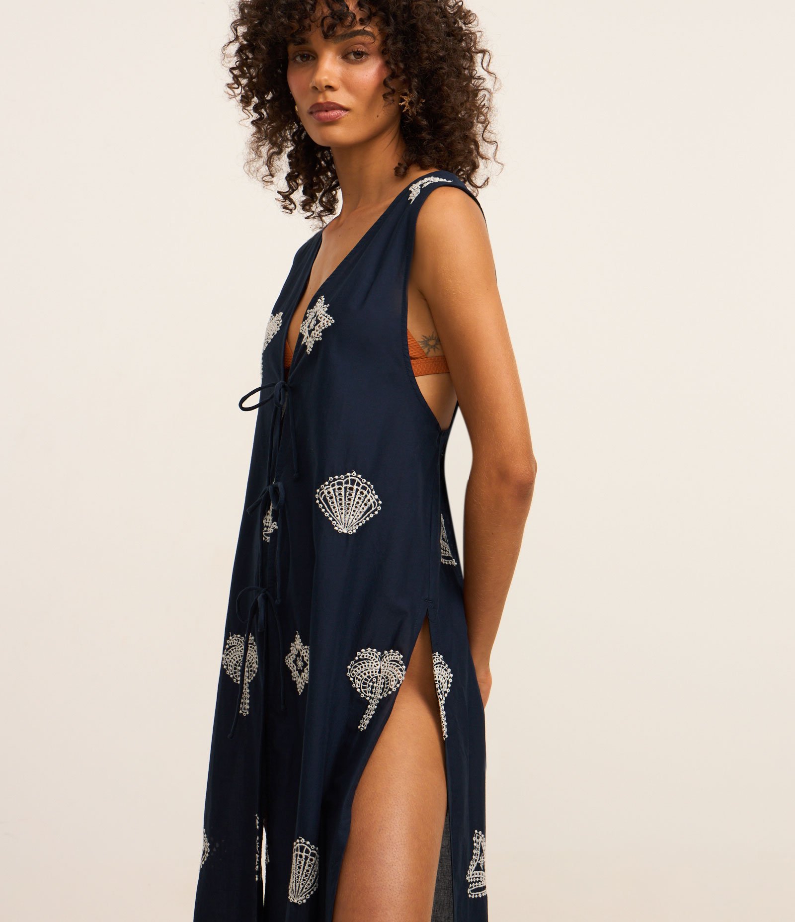 Saída de Praia Bata Alongada em Laise com Amarração Frontal Azul Marinho 1