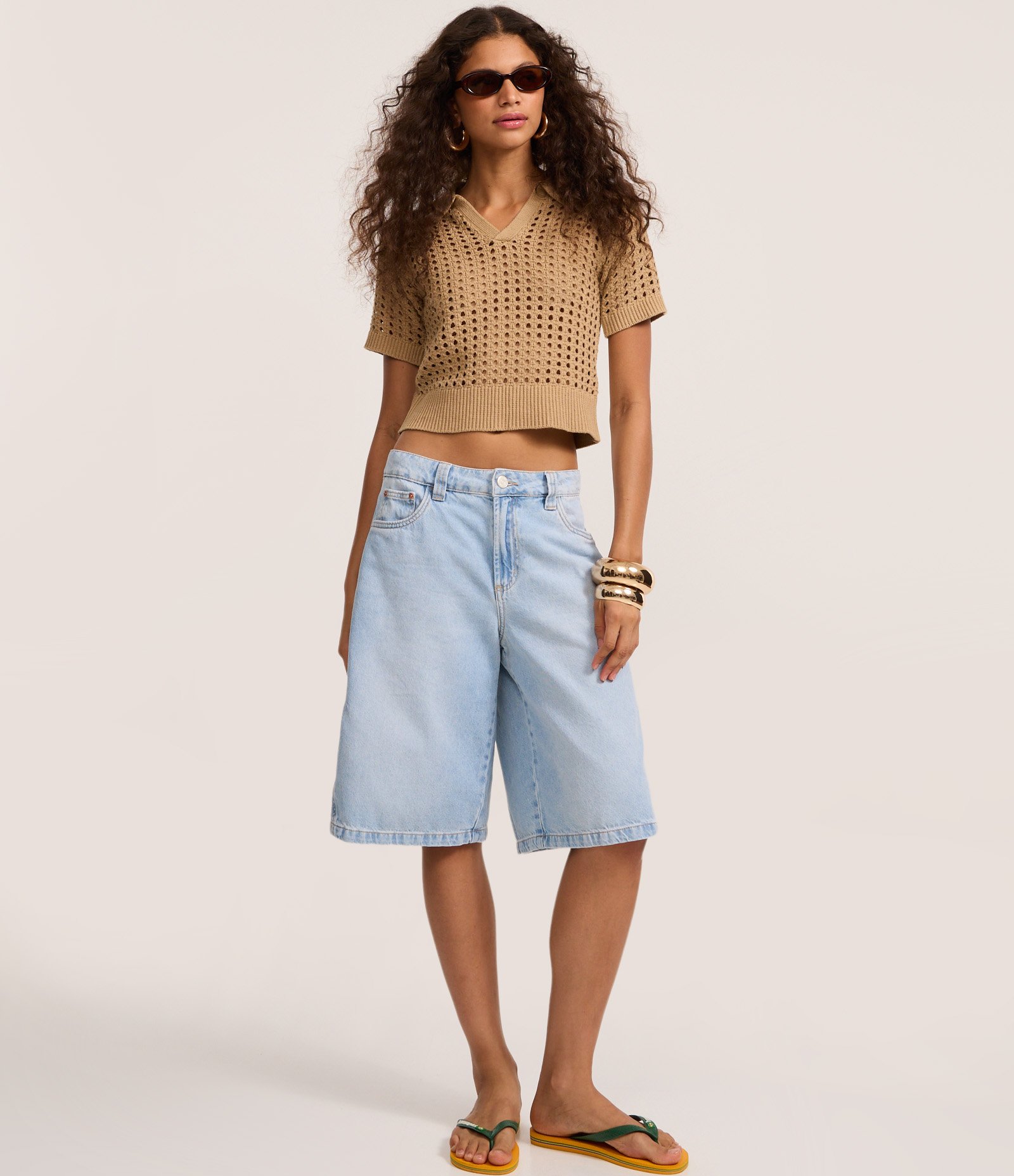 Blusa em Tricô com Ponto Vazado e Gola Polo Bege 2