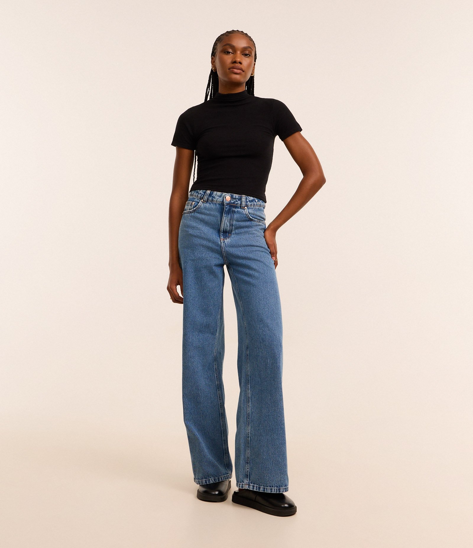 Blusa Básica Texturizada em Viscose com Golinha Alta Preto 2