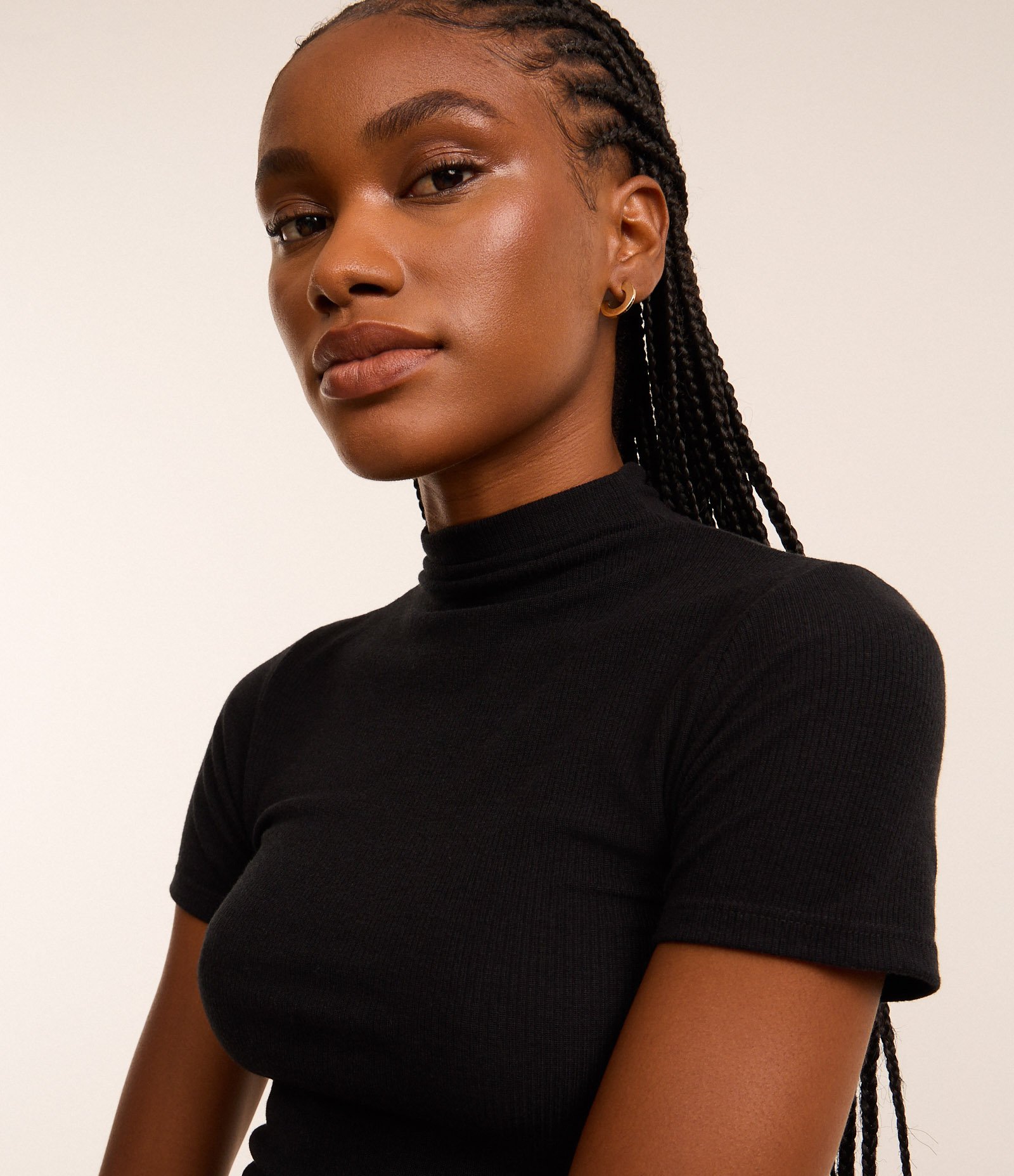 Blusa Básica Texturizada em Viscose com Golinha Alta Preto 3