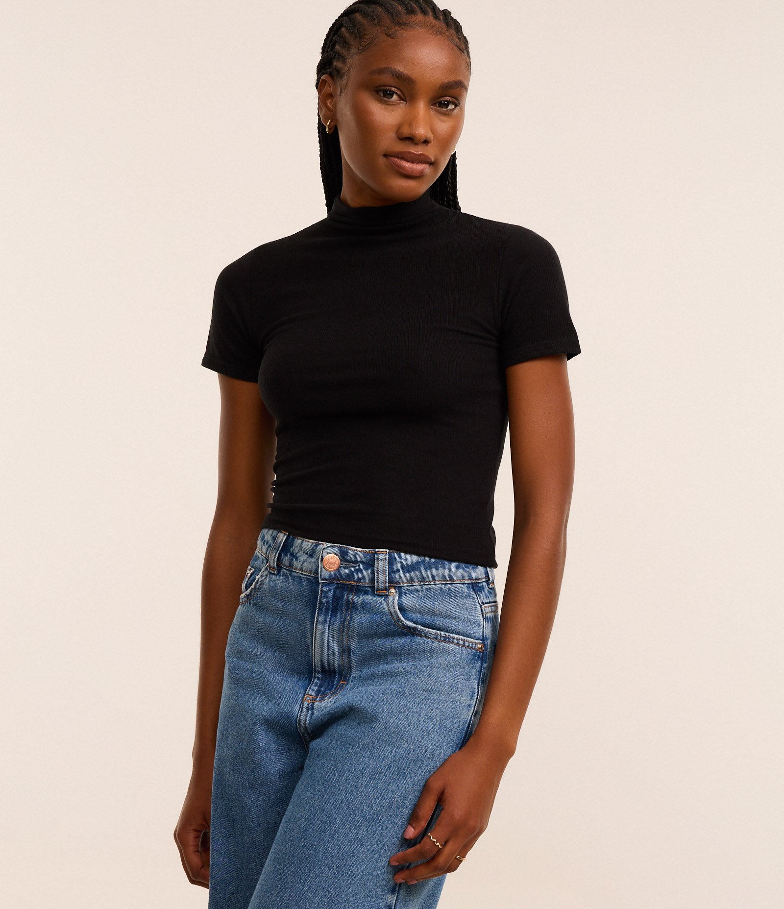 Blusa Básica Texturizada em Viscose com Golinha Alta Preto 4