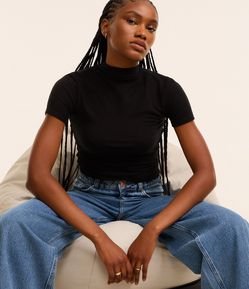 Blusa Básica Texturizada em Viscose com Golinha Alta