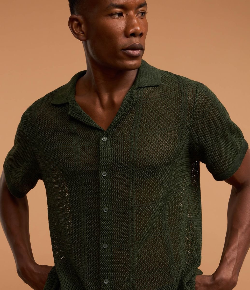 Camisa Regular com Efeito Crochê e Textura Quadriculada Verde