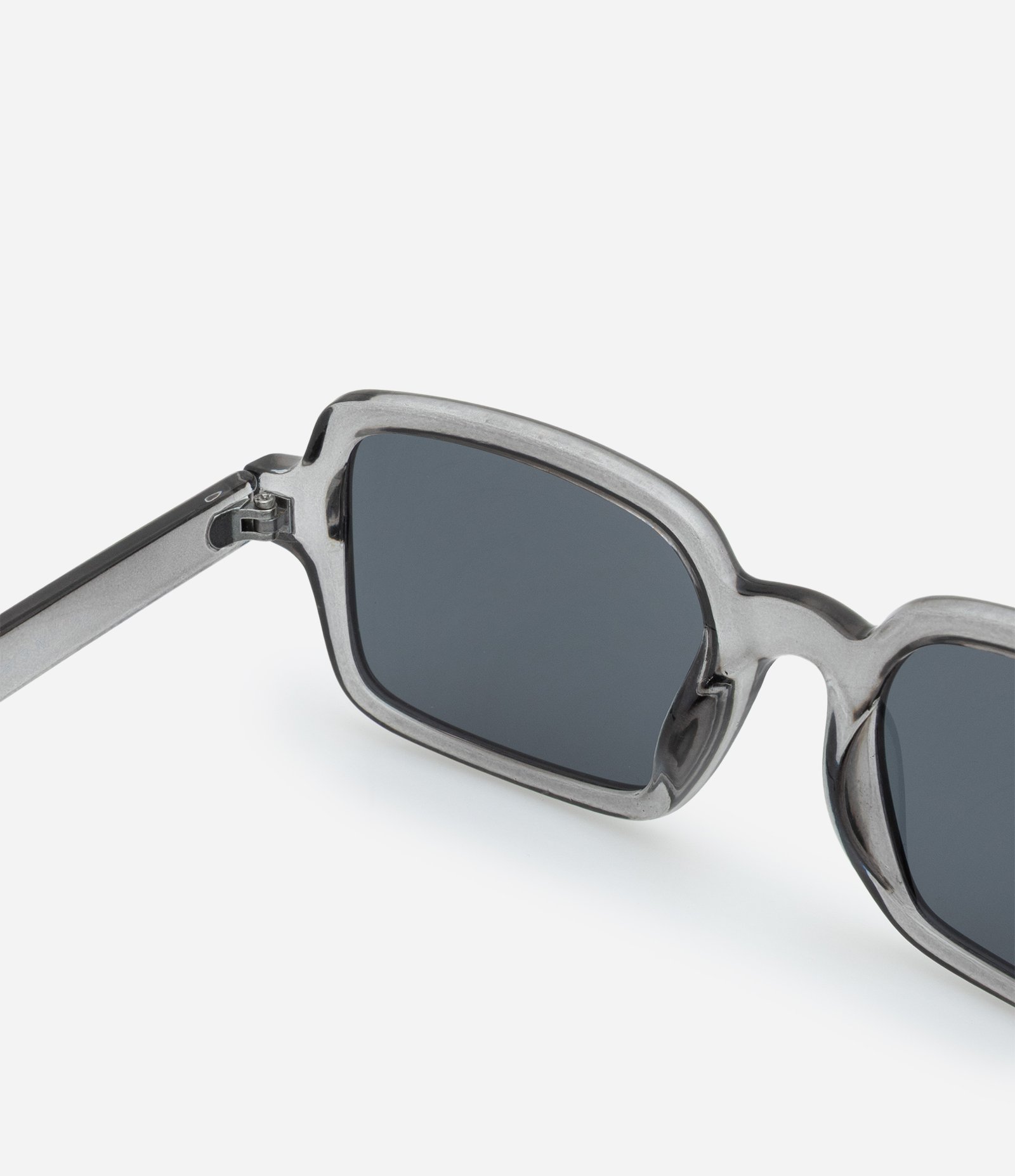 Óculos Quadrado com Lentê Fumê e Haste Transparente Cinza 4