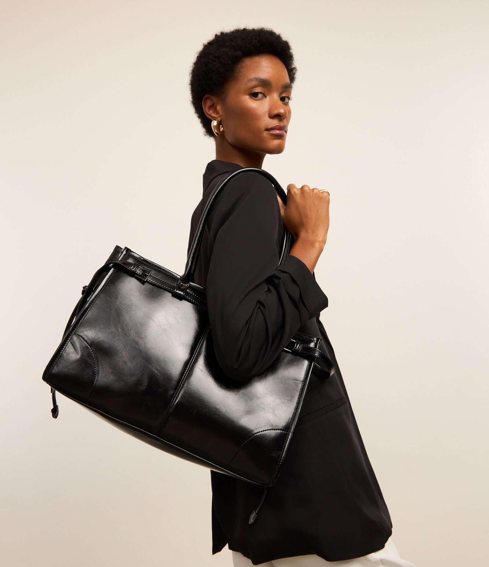 Bolsa Satchel Grande com Detalhe Cintado Preto 7