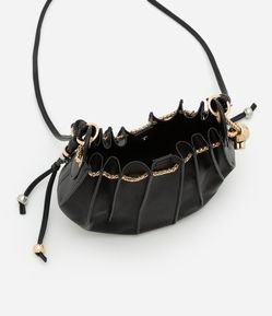 Bolsa Bucket Pequena Fechamento de Saco com Detalhes em Metal Boho Romântico