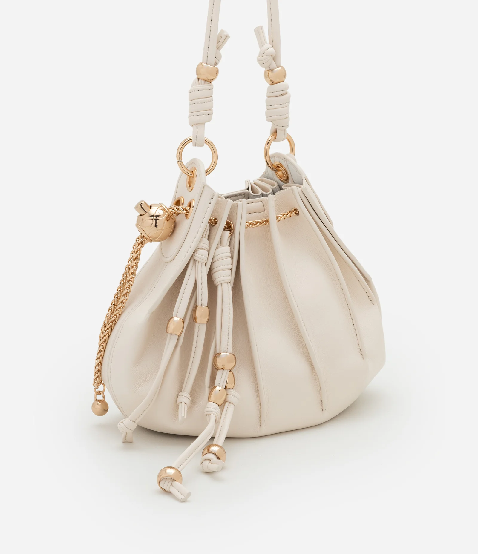 Bolsa Bucket Pequena Fechamento de Saco com Detalhes em Metal Boho Romântico Off White 2