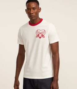 Camiseta em Algodão com Estampa Boi Garantido e Gola Contrastante