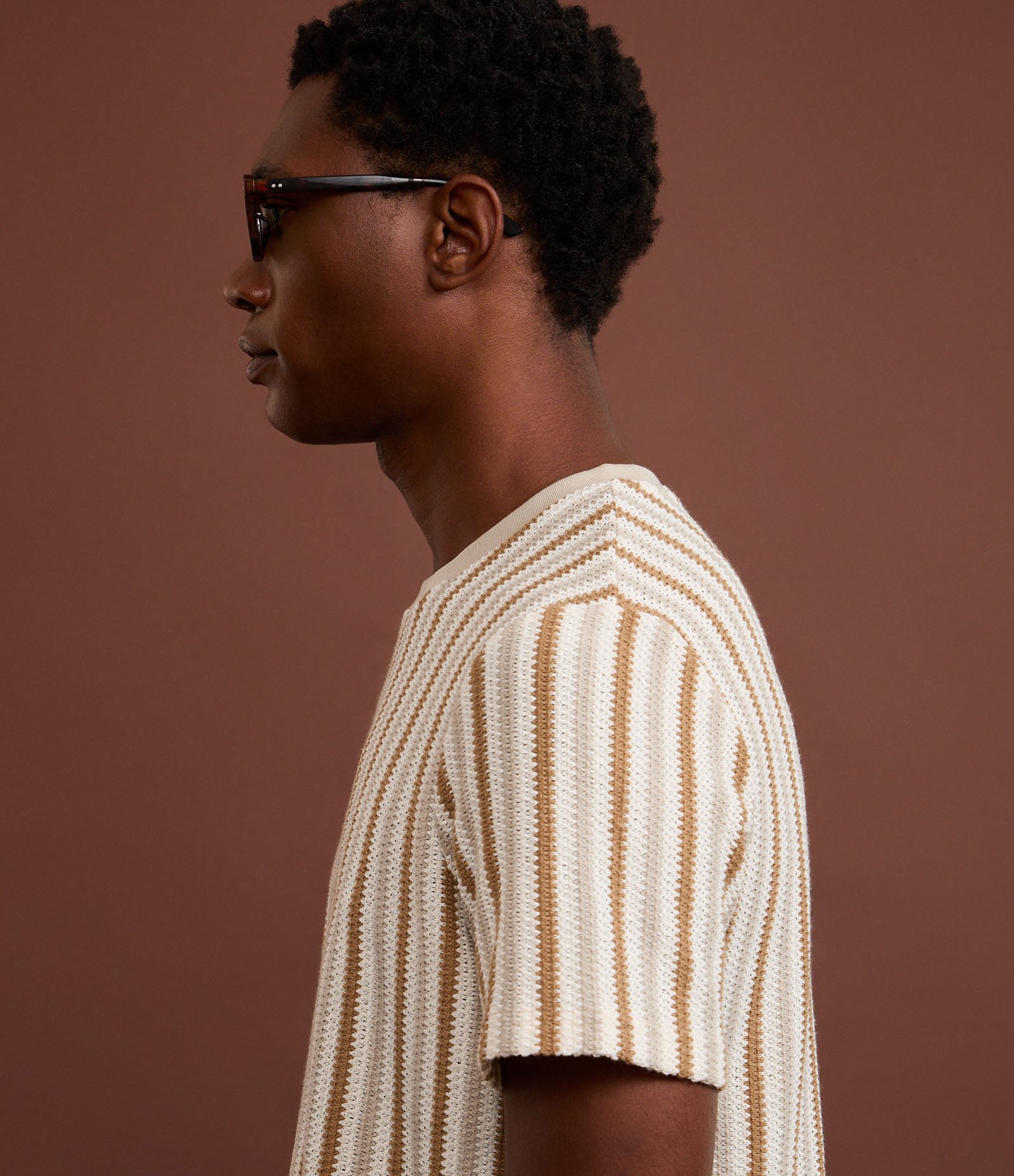 Camiseta em Tricô com Estampa de Listras e Texturizada Bege 4