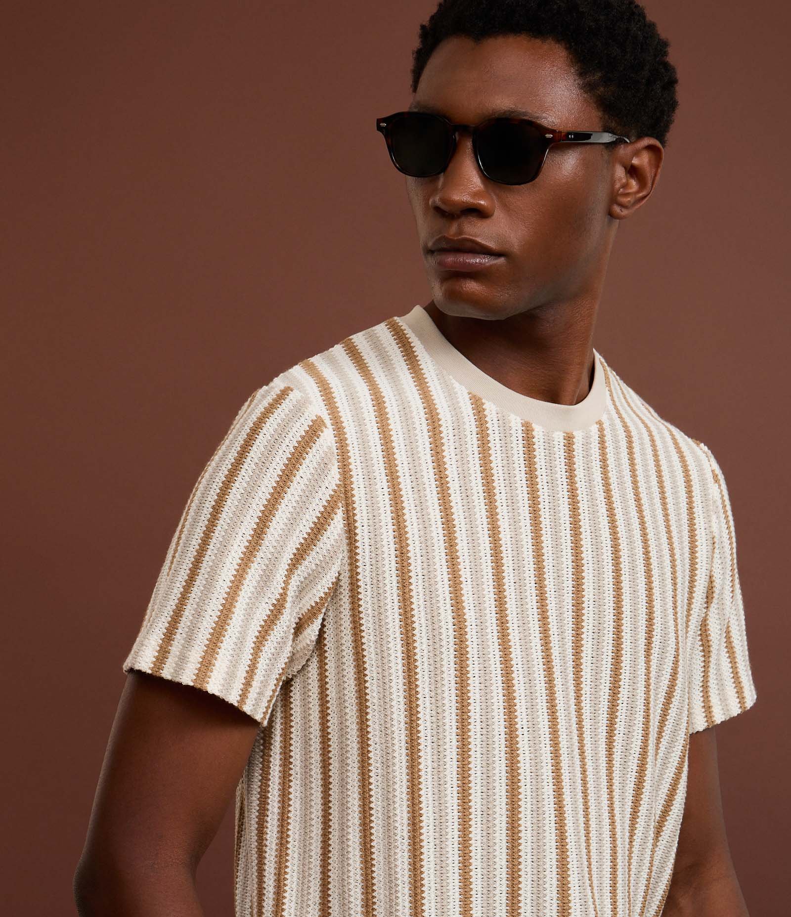 Camiseta em Tricô com Estampa de Listras e Texturizada Bege 6