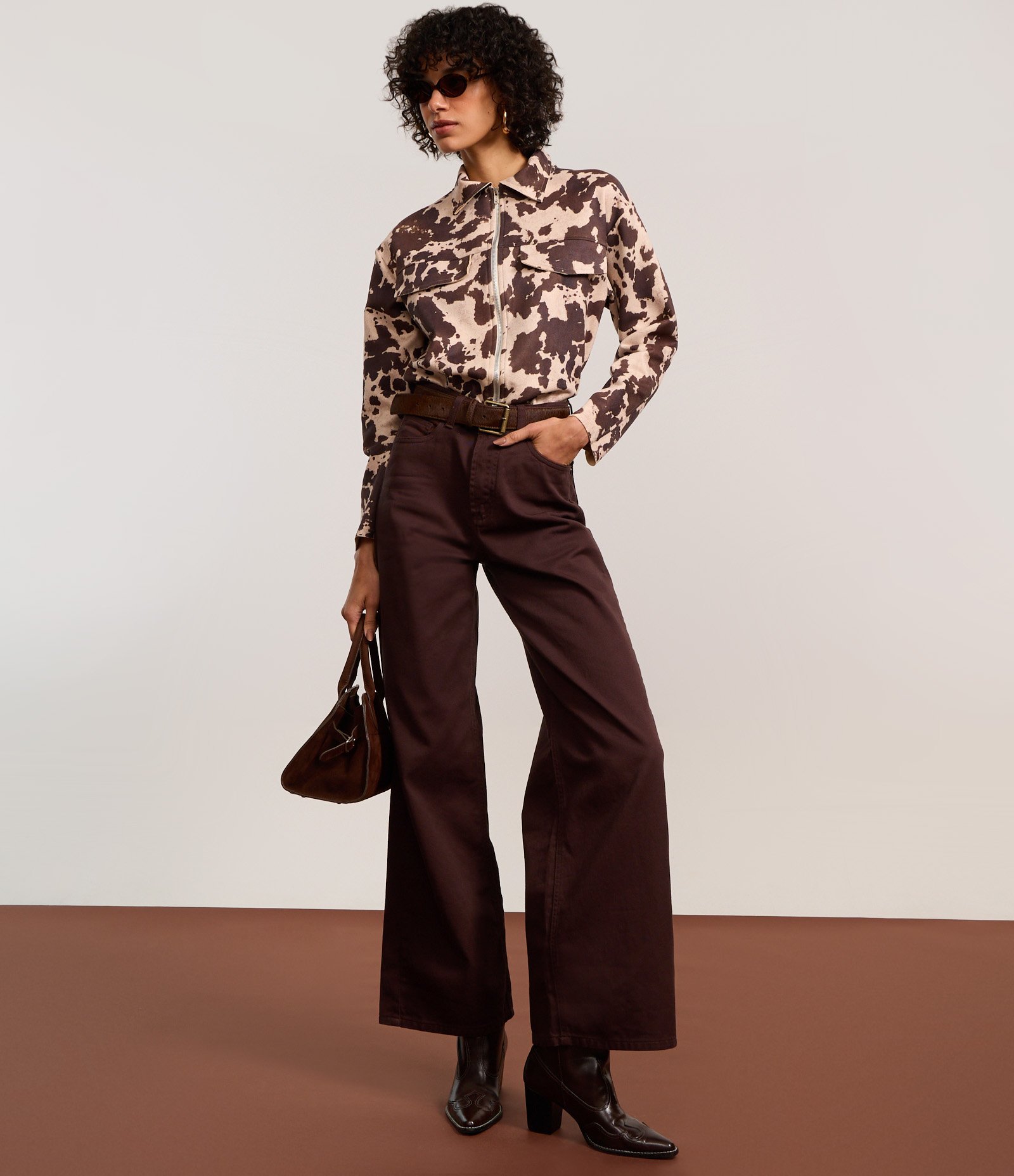 Jaqueta em Suede com Bolso Fake e Estampa Animal Print Bege 6