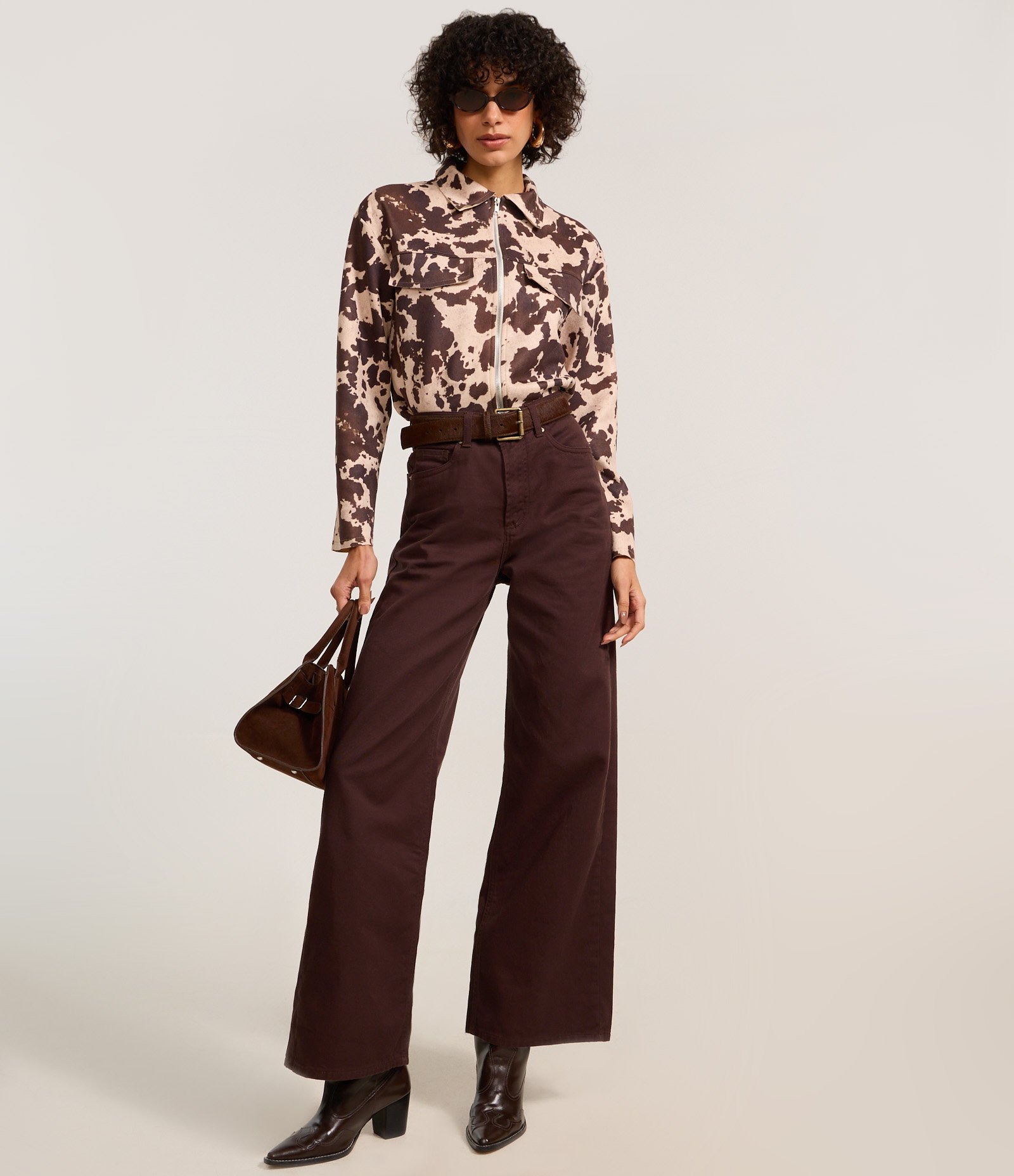 Jaqueta em Suede com Bolso Fake e Estampa Animal Print Bege 2
