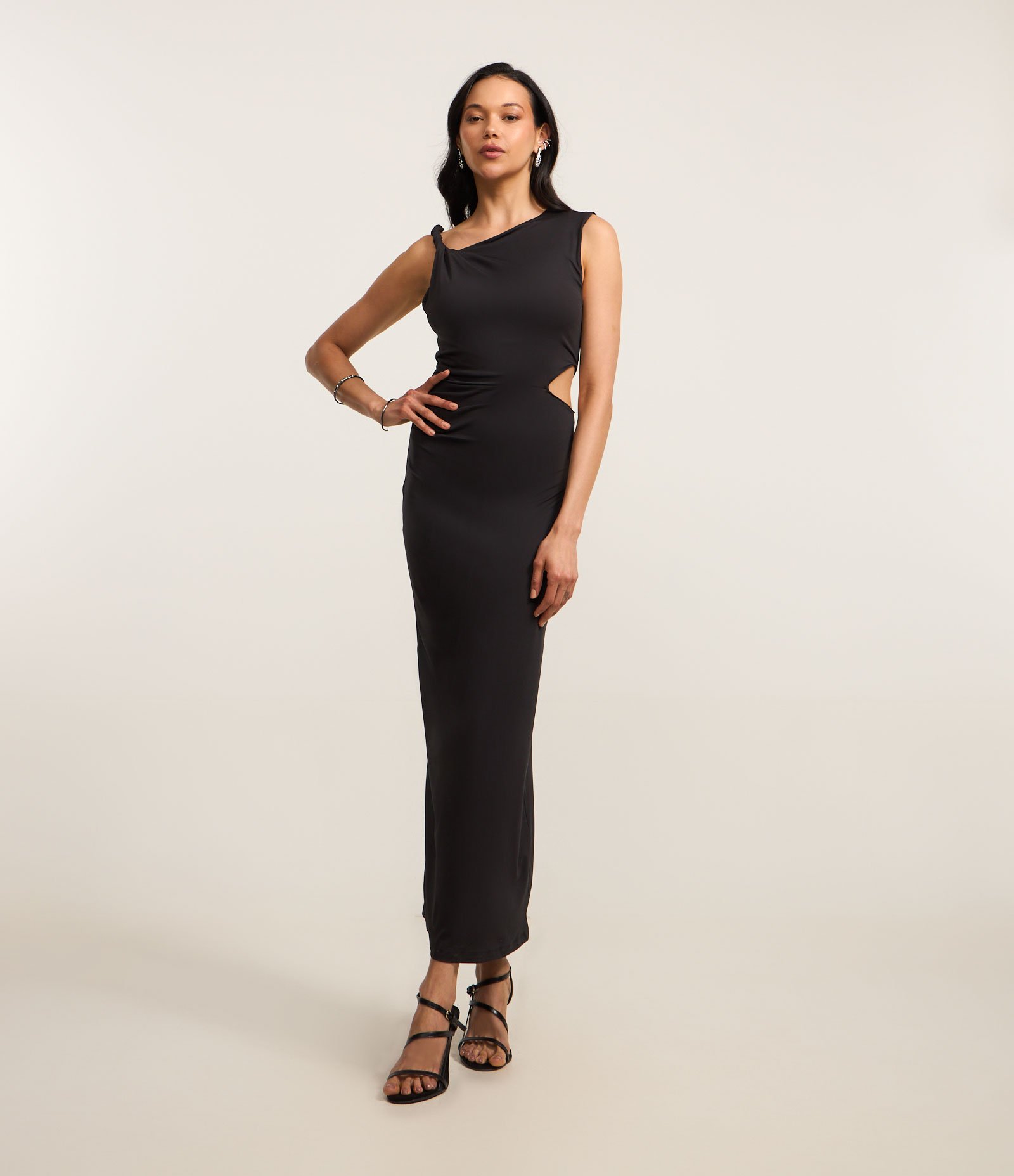 Vestido Longo em Helanca com Decote Assimétrico e Recorte Vazado Preto 2