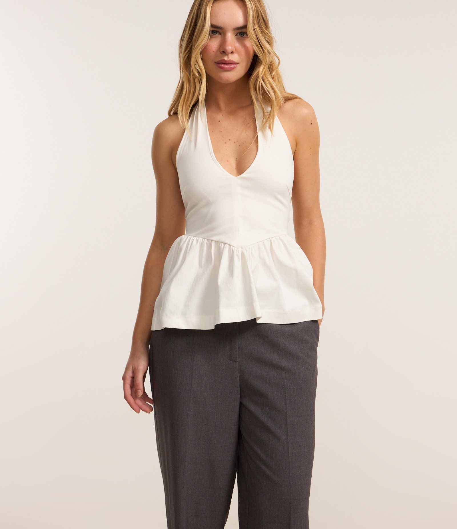 Calça Reta em Alfaiataria com Bolso Faca Cinza 2