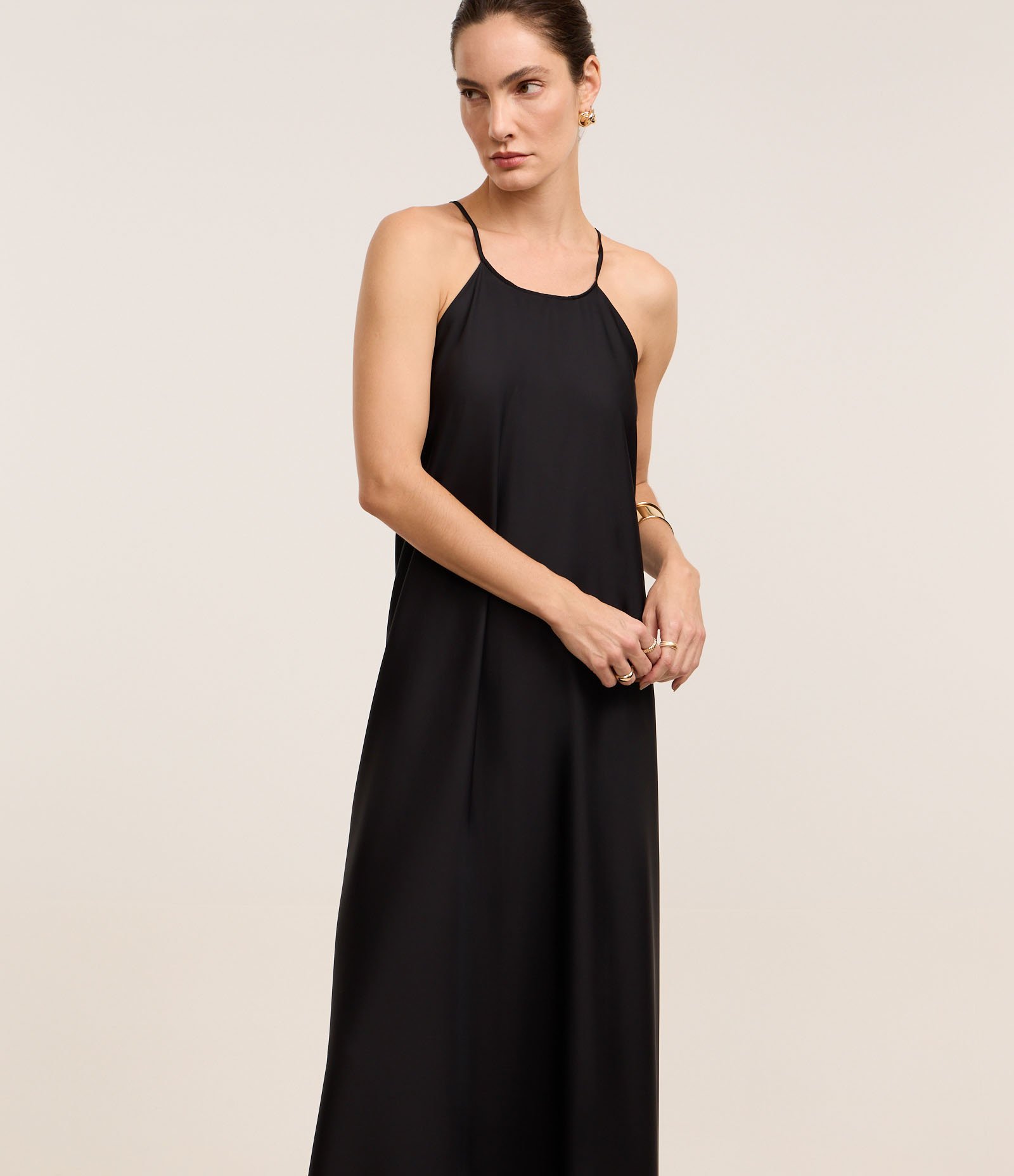 Vestido Longo em Cetim Texturizado e Costas Abertas Preto 2