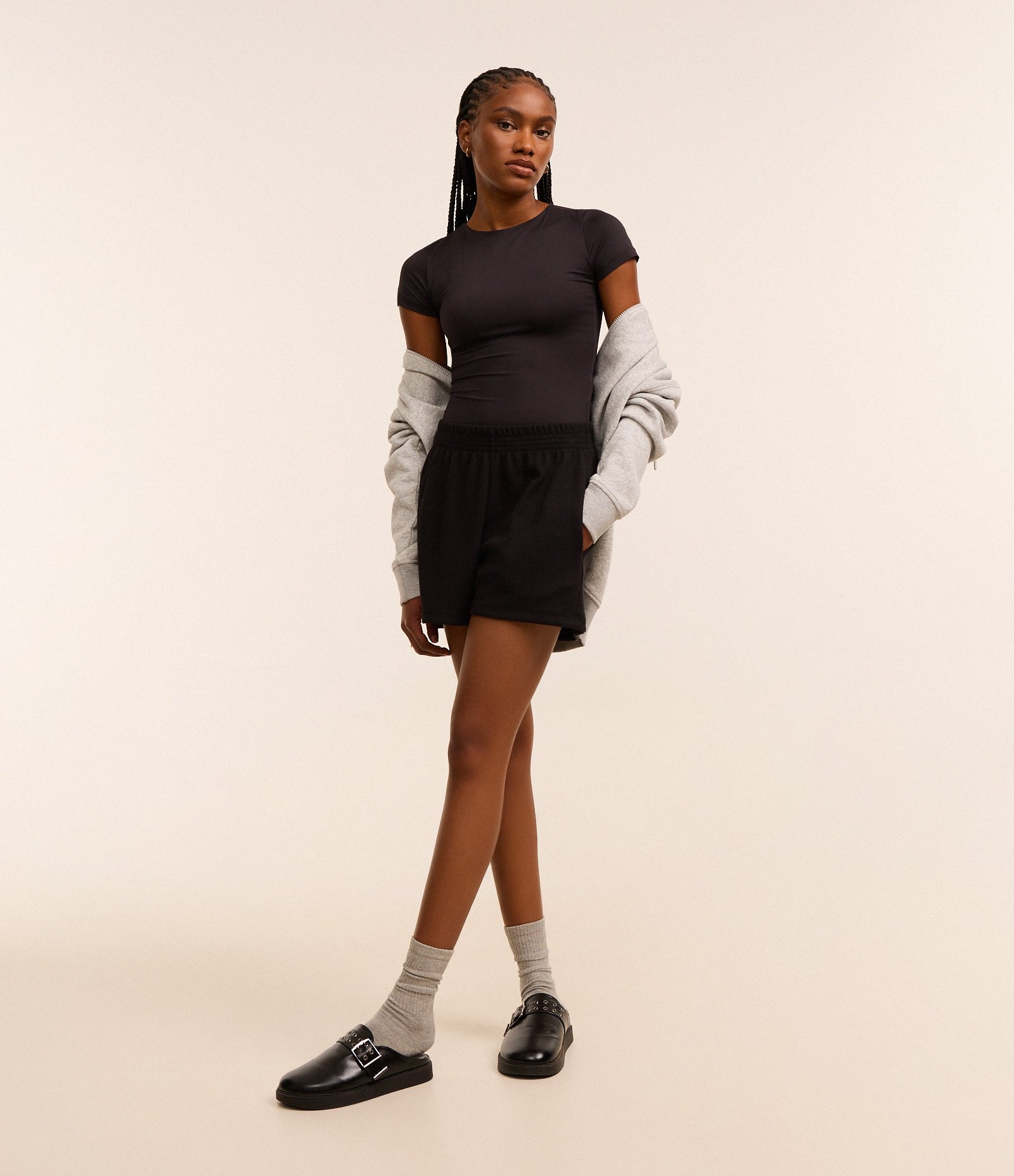 Short em Ribana com Bolsos Laterais Preto 1