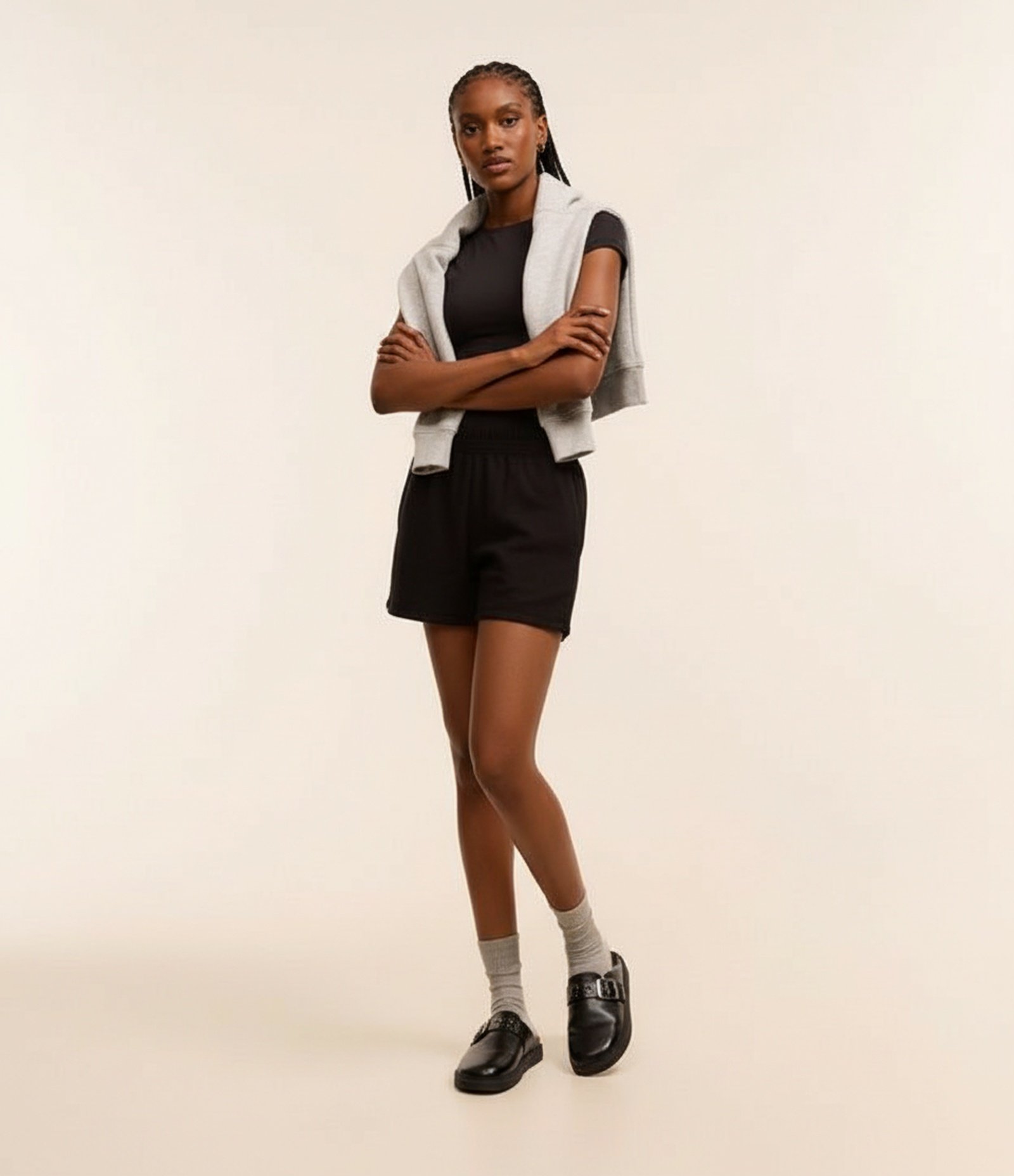 Short em Ribana com Bolsos Laterais Preto 4