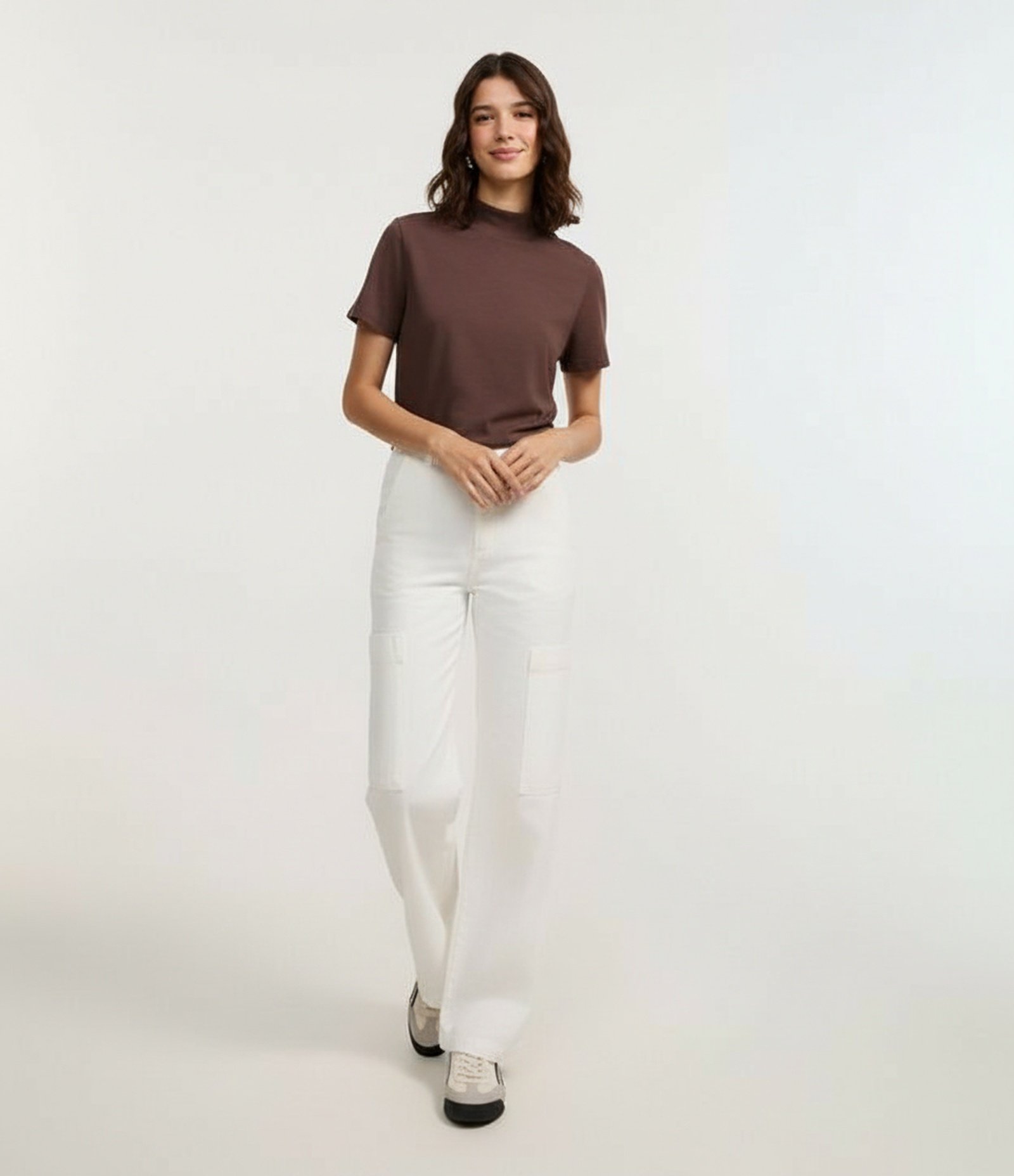 Blusa T-Shirt Cropped em Algodão Peruano com Gola Altinha Marrom 5