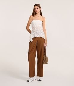 Calça Reta em Cupro com Passantes e Sobreposição Lateral