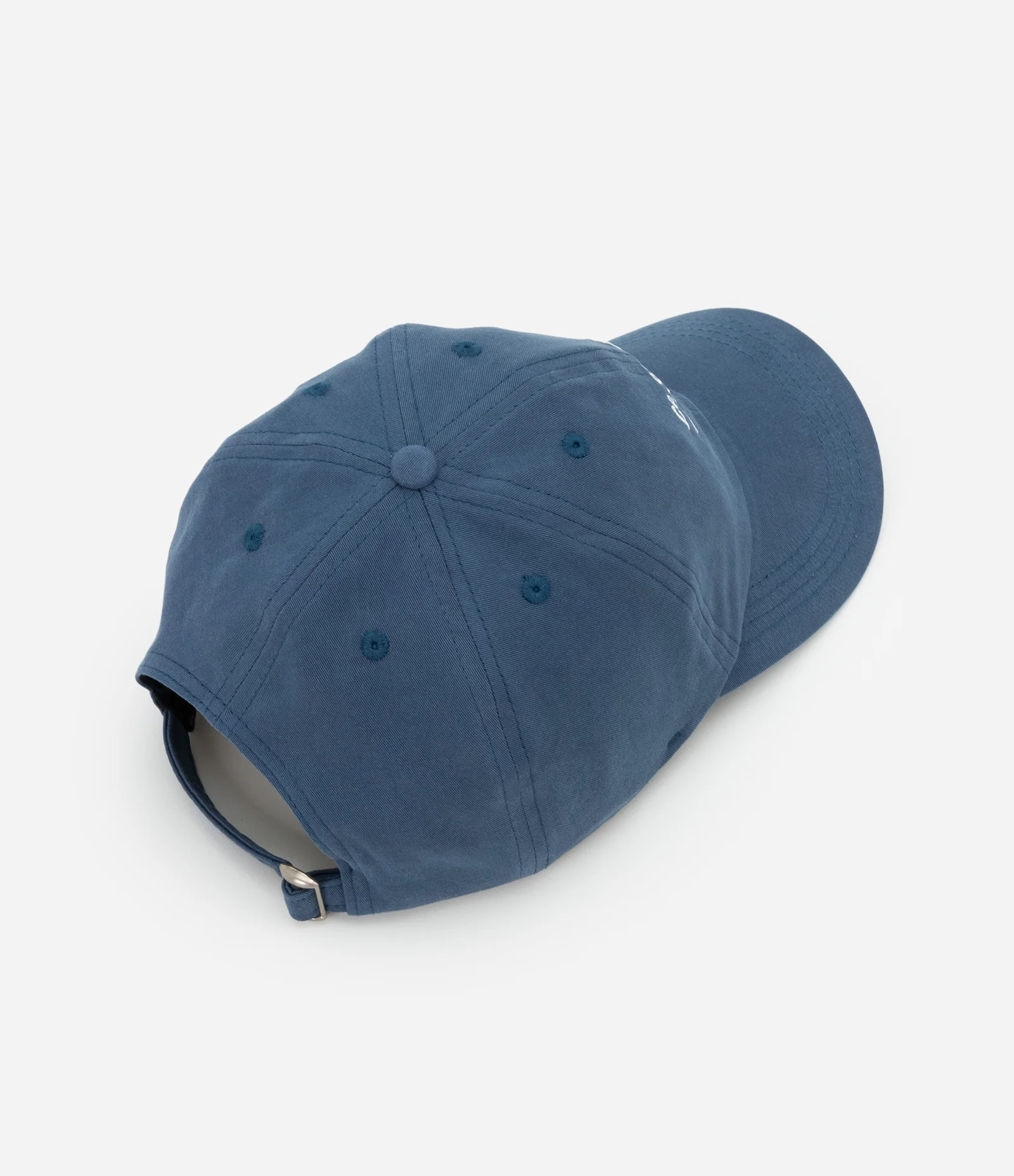 Boné Aba Curva em Sarja com Bordado de Sardinha Azul 2